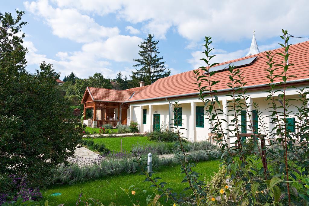 Barta Pince Vendeghaz Mad Hotel Exterior photo