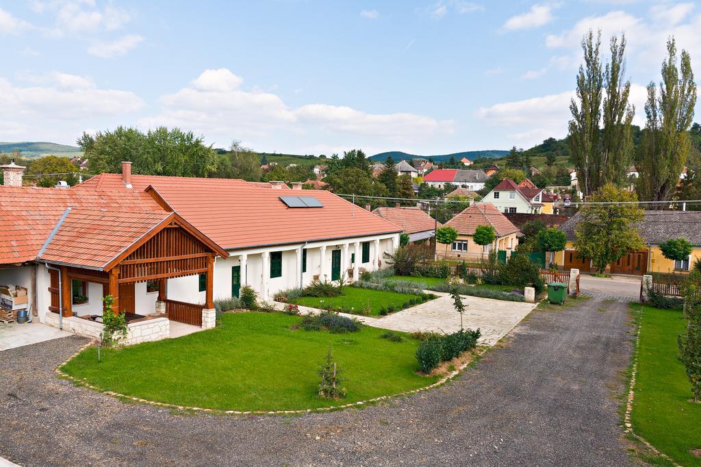 Barta Pince Vendeghaz Mad Hotel Exterior photo
